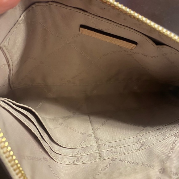 Michael Kors Jet Set Light Pink Large Clutch Wristlet - Picture 6 of 9